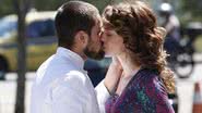 Cristina (Leandra Leal) e Vicente (Rafael Cardoso) são flagrados aos beijos em 'Império' - Globo