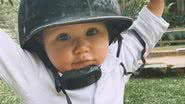 Zyan esbanja fofura usando capacete de proteção - Instagram/@brunogagliasso