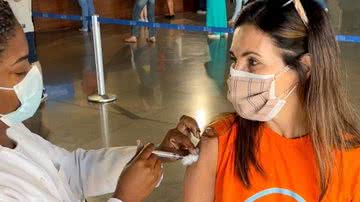 Fátima Bernardes é vacinada contra a Covid-19 - Instagram/@fatimabernardes