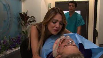 Vitória leva um tiro e fica em coma na novela 'Amores Verdadeiros' - Televisa/SBT