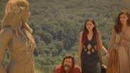 Ló e as filhas observam a estátua de sal em 'Gênesis' - Record TV