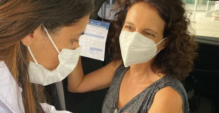Denise Fraga é vacinada contra Covid-19 - Instagram/@denisefragaoficial