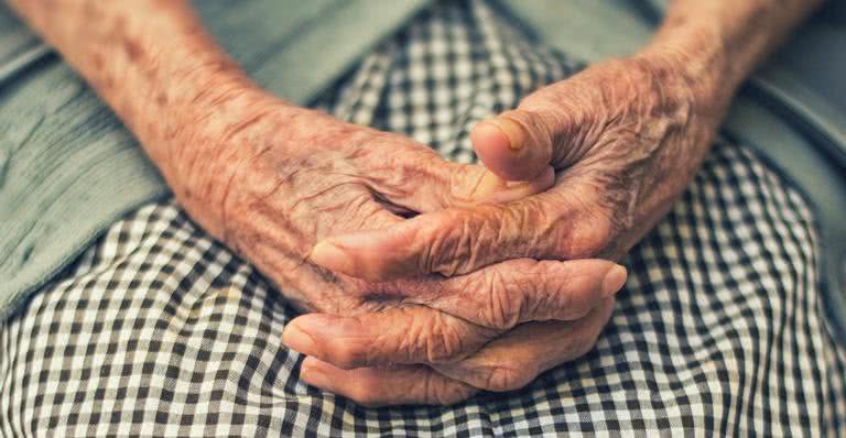 O Parkinson afeta diretamente o dia a dia de quem desenvolve a  enfermidade - Unsplash