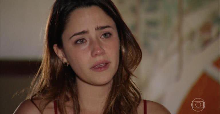 Ana escuta desabafo de Júlia e cai no choro ao ser rejeitada - Globoplay