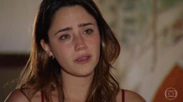 Ana escuta desabafo de Júlia e cai no choro ao ser rejeitada - Globoplay