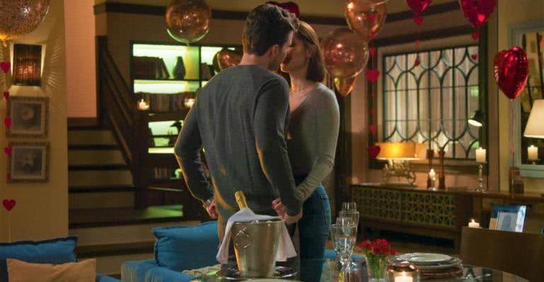 Kyra e Alan se beijam em 'Salve-se Quem Puder' - TV Globo