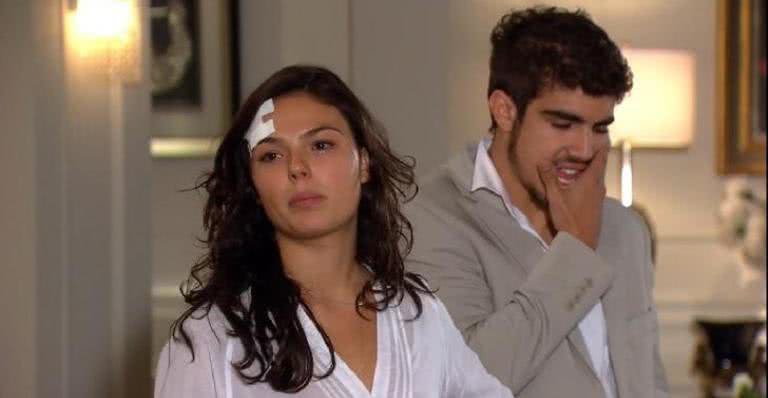 Marcela (Isis Valverde) e Edgar (Caio Castro) em cena de 'Ti Ti Ti' - Globo