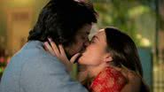 Luna e Alejandro se beijam em 'Salve-se Quem Puder' - TV Globo