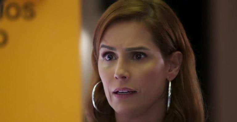 Alexia (Deborah Secco) em cena de 'Salve-se Quem Puder' - Globo