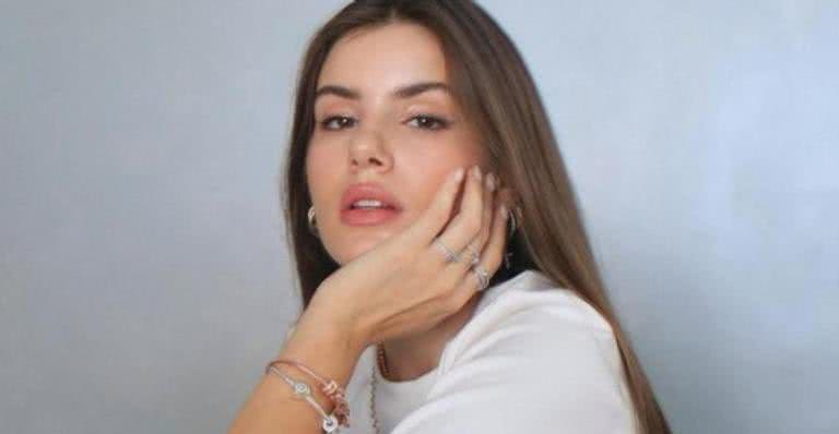 Camila Queiroz esbanja beleza em clique de roupa íntima - Divulgação/Instagram