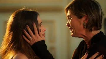 Luna (Juliana Paiva) conta para Helena (Flávia Alessandra) que é sua filha - TV Globo