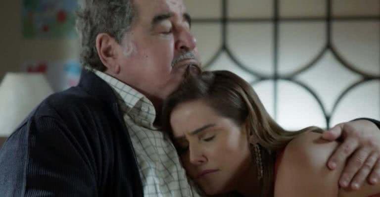 Ignácio e Alexia em cena emocionante de 'Salve-se Quem Puder' - TV Globo