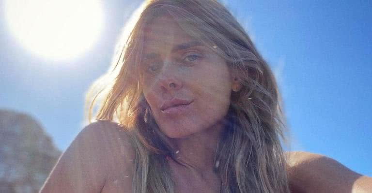 Carolina Dieckmann surgiu de cara limpa em registros nas redes sociais - Instagram/@loracarola