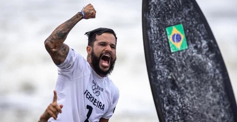 Ítalo Ferreira conquistou o primeiro ouro do surfe nas Olimpíadas - Jonne Roriz/COB/Instagram/@timebrasil