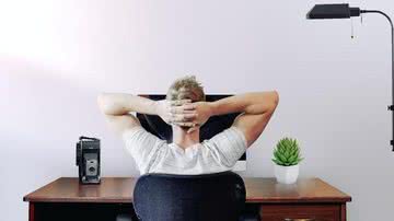 Home office pode ser um aliado ruim para a postura e circulação - Jason Strull/ Unsplash