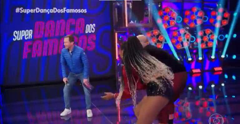Tiago Leifert dança funk ao vivo - TV Globo