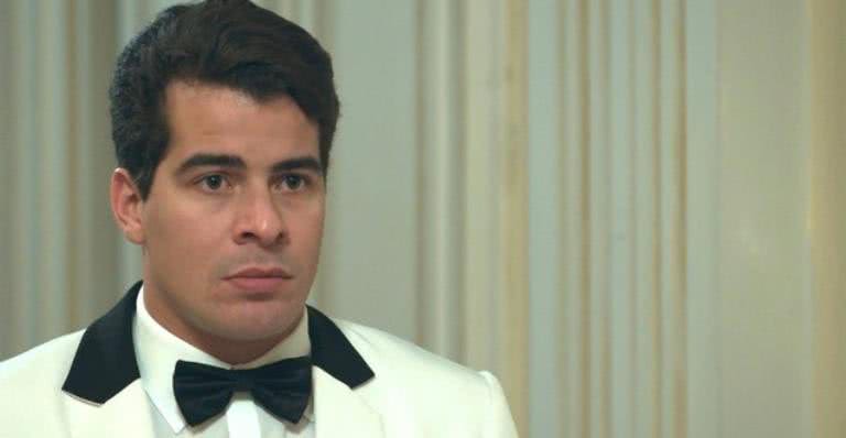 Júlio (Thiago Martins) em cena de 'Pega Pega' - Globo
