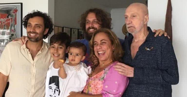Cissa posou ao lado dos filhos, netos e ex-marido - Instagram/@cissaguimaraes