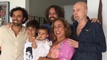 Cissa posou ao lado dos filhos, netos e ex-marido - Instagram/@cissaguimaraes