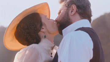 Cenas românticas irão ao ar no capítulo desta quarta-feira (18) - TV Globo