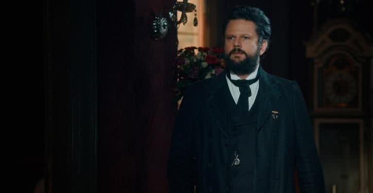 Dom Pedro II (Selton Mello) se declara para Luísa (Mariana Ximenes). - TV Globo
