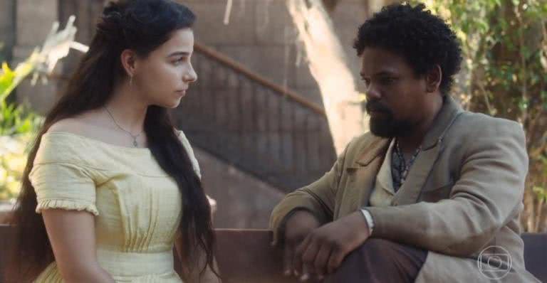 Na cena, Samuel teria sugerido que a namorada, Pilar, sofreu 'preconceito' por ser branca - TV Globo