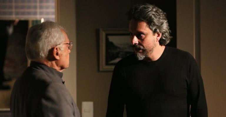 Silviano (Othon Bastos) e o Comendador José Alfredo (Alexandre Nero). - TV Globo