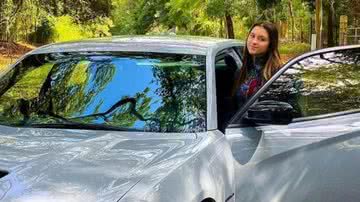 Sofia Liberato posa com o carro novo. - Instagram