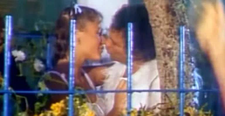 Xuxa e Dedé se beijaram em cena de filme. - Youtube