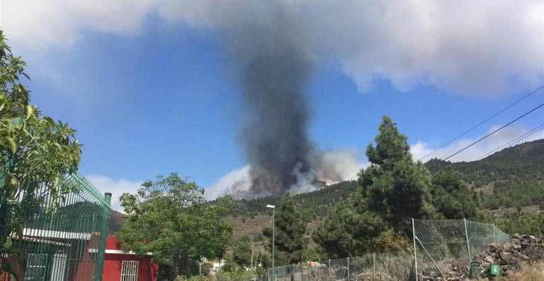 Erupção de vulcão se intensifica nas Ilhas Canárias - Twitter/@cahora