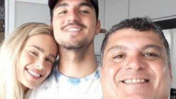 Gabriel Medina ao lado de Yasmin Brunet e seu pai biológico, Cláudio Ferreira - Reprodução/Instagram