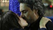 Cora (Marjorie Estiano) beija José Alfredo (Alexandre Nero) em 'Império' - TV Globo