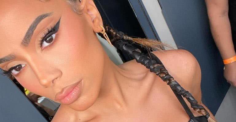 Cantora apostou em maquiagem marcante e look ousado para novo videoclipe - Instagram/@anitta