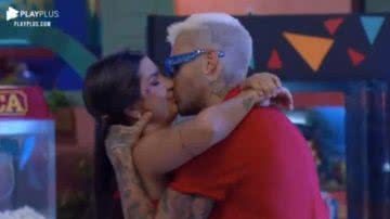 Marina Ferrari e Gui Araujo protagonizam beijo quente durante festa em 'A Fazenda 13' - PlayPlus