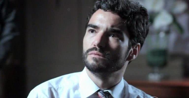 José Pedro faz teste de DNA para saber quem é seu pai em 'Império' - TV Globo