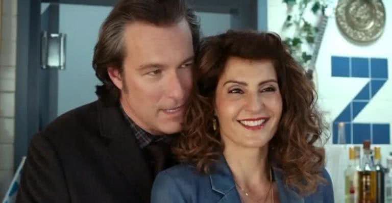 John Corbett e Lainie Kazan estrelam a comédia 'My Big Fat Greek Wedding 2' - Reprodução/Globo