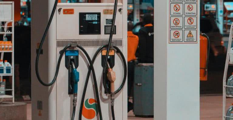 Comando Vermelho exige que donos de postos de gasolina baixem preços - Sam Epodoi/ Unsplash