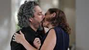 Maria Marta e José Alfredo se beijam em 'Império' - TV Globo