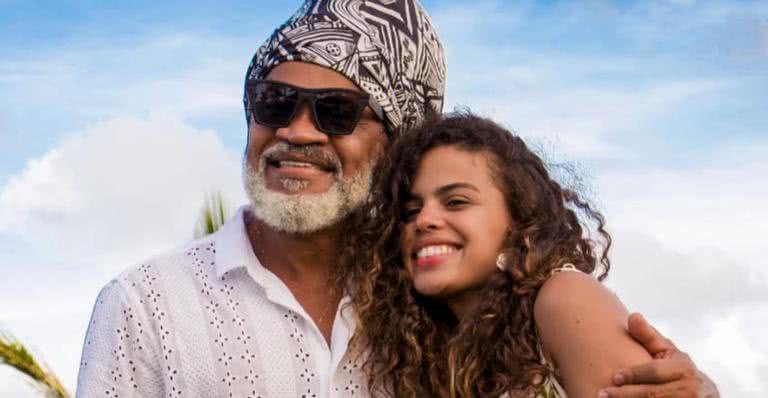 Carlinhos Brown e a filha, Clara Buarque, estão fazendo aniversário - Instagram/@carlinhosbrown