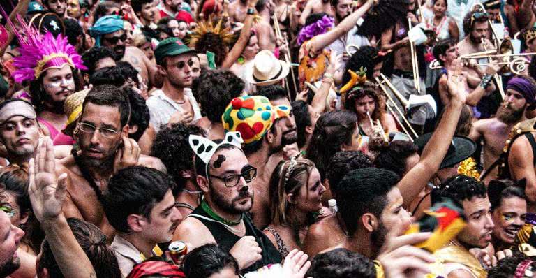 Festa de Carnaval 2022 é cancelada por cidades de SP. - Ferran Feixas/Unsplash