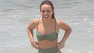 Larissa Manoela é clicada se divertindo na praia - Fabricio Pioyani/Agnews