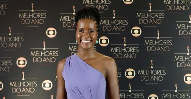 Maju Coutinho apostou em um vestido lilás para a premiação da Globo - João Cotta/ Globo