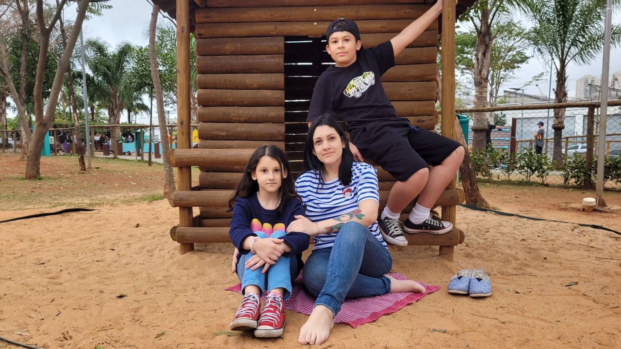 Nathalia Romano fala sobre a Amazônia com as crianças em casa.