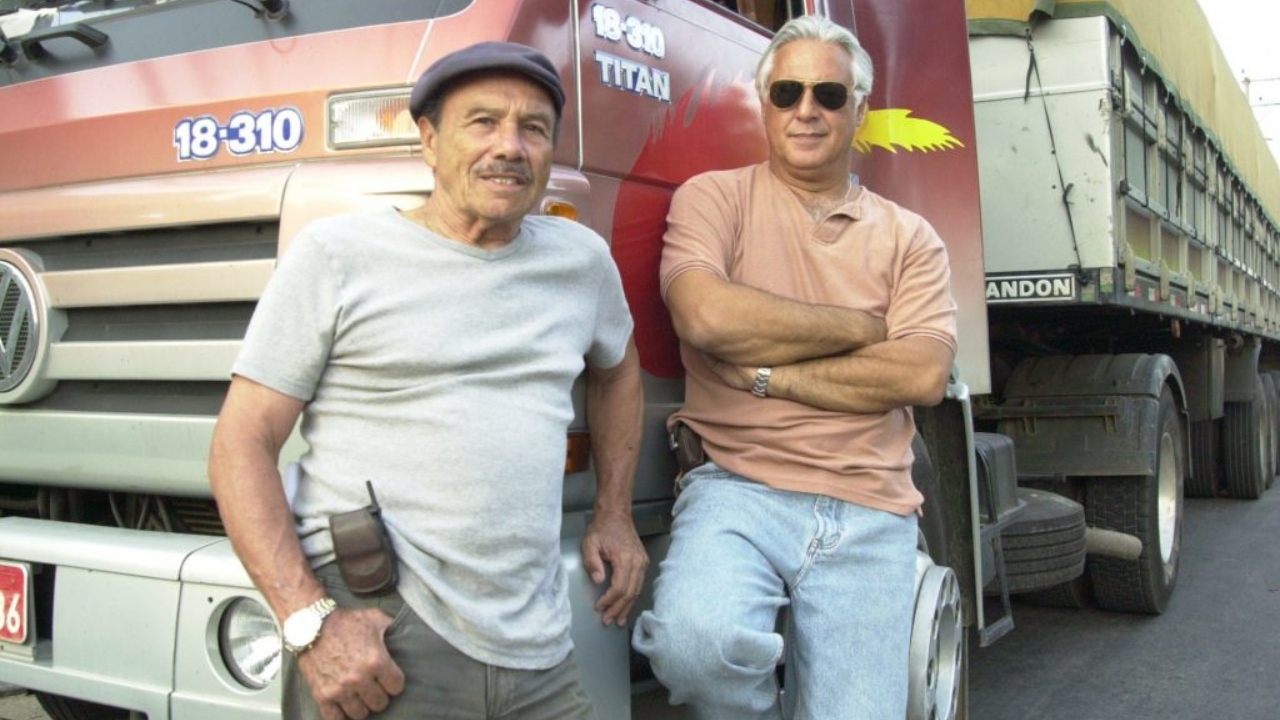 Bino e Pedro marcaram o seriado 'Carga Pesada' da TV Globo