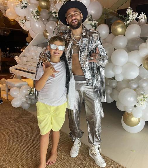 Davi Lucca e Neymar Jr. durante festa de ano novo