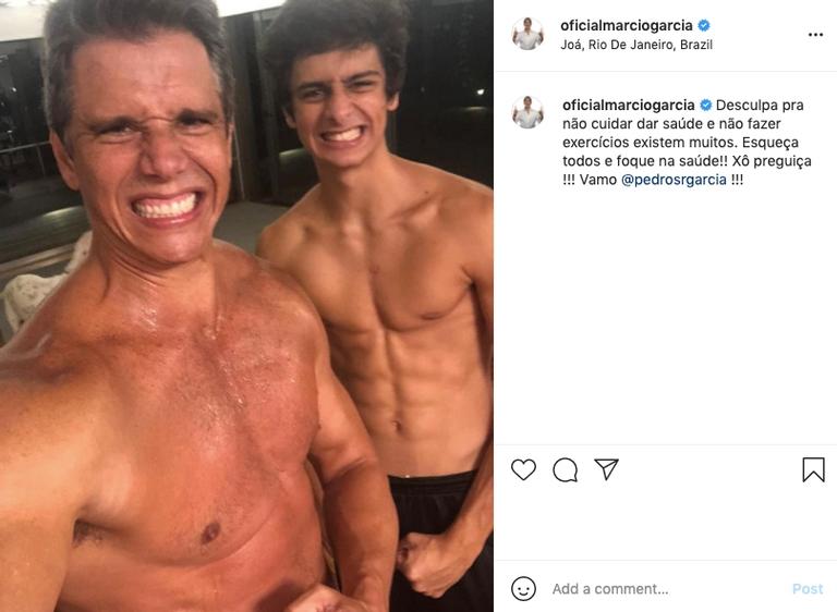 Marcio Garcia surge sem camisa na academia com filho, Pedro Machado