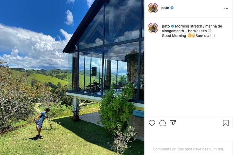 Alexandre Pato mostra parte de sua mansão luxuosa