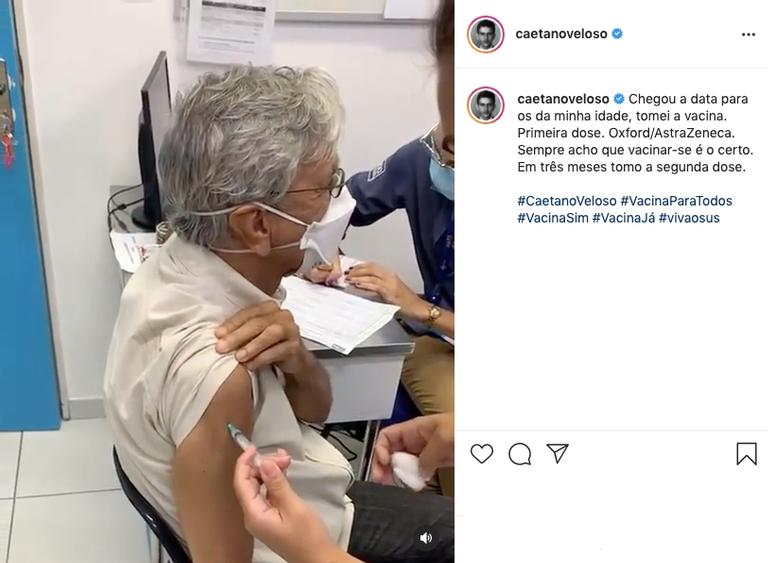 Caetano Veloso recebe a primeira dose do imunizante contra Covid-19